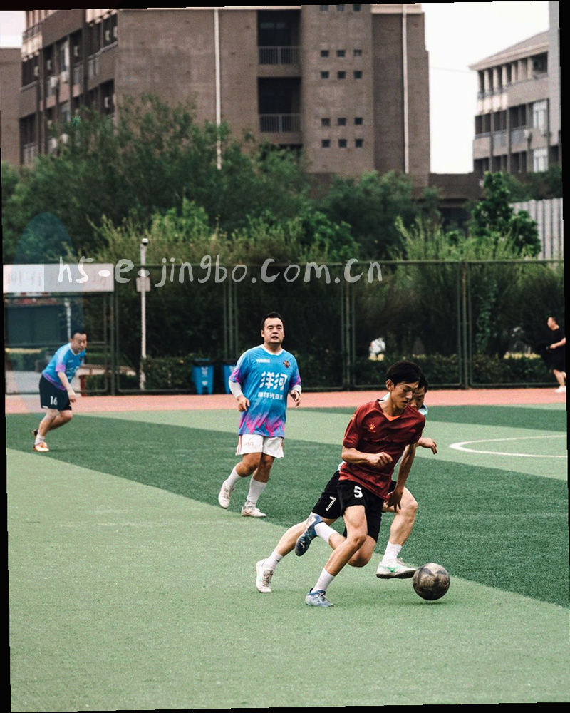 手机壳界面示意图，展示收藏赛事与提前 15 分钟、1 小时、1 天三档提醒